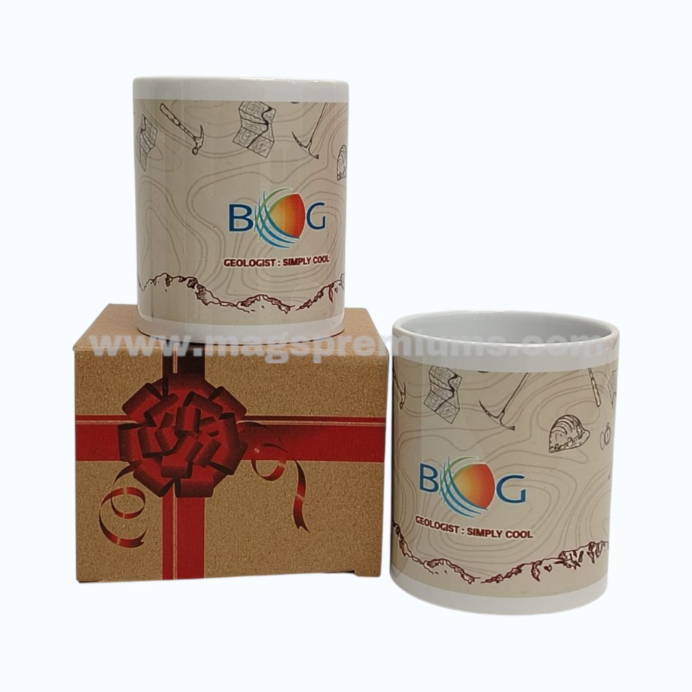 Custom mug printing on white ceramic mugs with full-color logo design and gift box packaging, ideal for corporate gifts, employee appreciation, promotional giveaways, office branding, and event souvenirs.